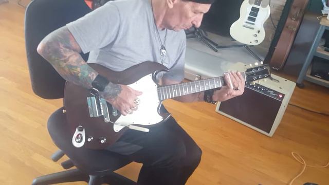 1968 Gibson SG Junior Melody Maker KK смотреть онлайн