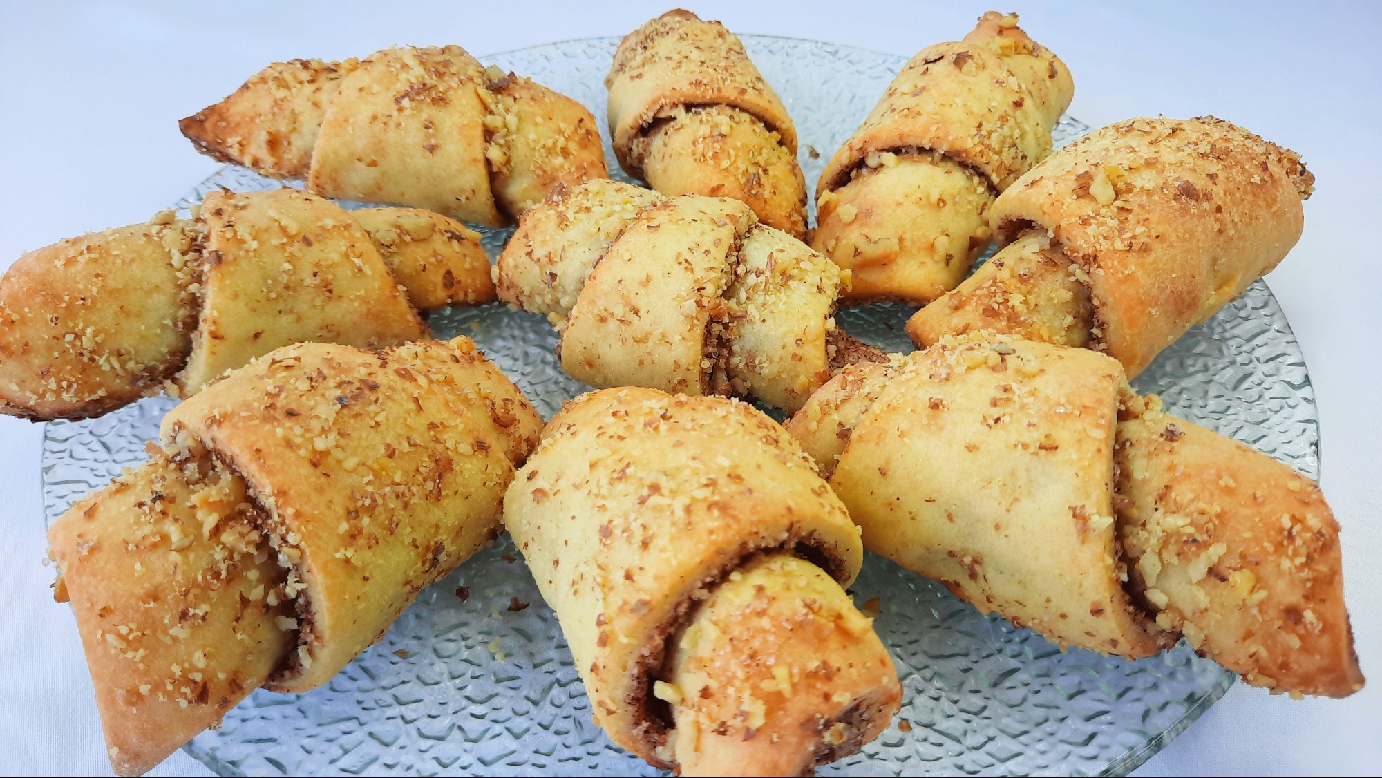 ТВОРОЖНЫЕ РОГАЛИКИ С ГРУШЕЙ, ОРЕХАМИ И КОРИЦЕЙ / выпечка к чаю / простой рецепт смотреть онлайн