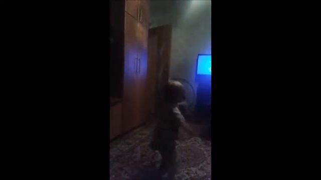 Танцы двух парней смотреть онлайн