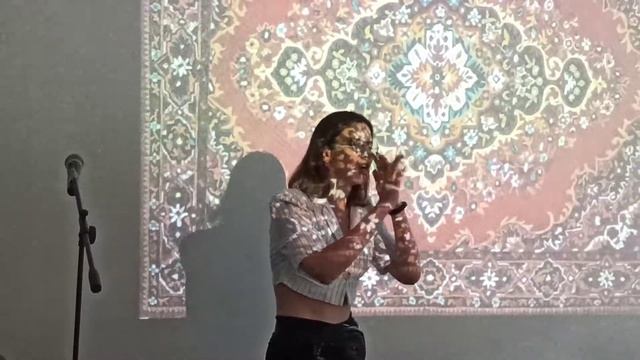 Дарья Загайнова читает стихи "Февраль 21" смотреть онлайн
