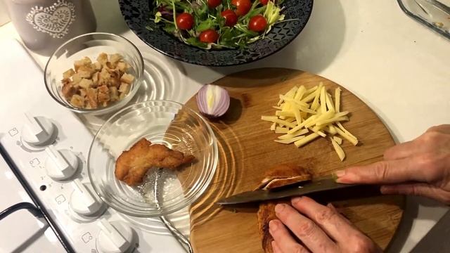 Салат с куриной грудкой и грибами. С медово - горчичной заправкой смотреть онлайн