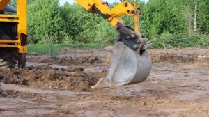 КАК ОН ЭТО ДЕЛАЕТ?! ТРАКТОРИСТ-ПРОФИ КОПАЕТ КОТЛОВАН. СКОЛЬКО ДЕНЕГ СТОИТ МАСТЕРСТВО?