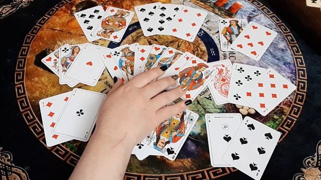 ? Крестовый король ♣️,поздравит ли Червовую даму ♥️ С Новогодними праздниками? смотреть онлайн