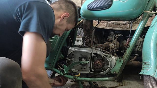 restoration moto ИЖ ПЛАНЕТУ 1963 року!Все повністю оригінал навіть гровера,прокладки!(Відео#4) смотреть онлайн