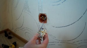 Как заменить и подключить розетку с заземлением самому.