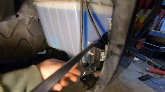How To Replace Windshield Washer Pump Hyundai Santa Fe Link In Des. #windshield #pump #hyundai #kia