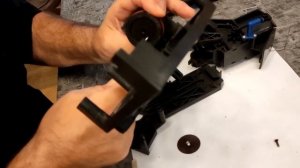 Bosch TES 50321 Сливает воду в поддон.