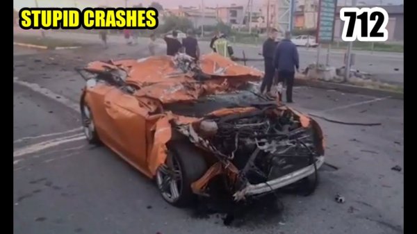 Stupid driving mistakes 712 (June 2022 English subtitles)