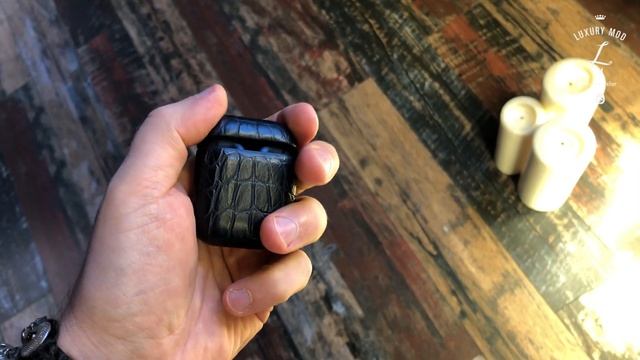 Кастомные AirPods Black&Leather в коже крокодила смотреть онлайн