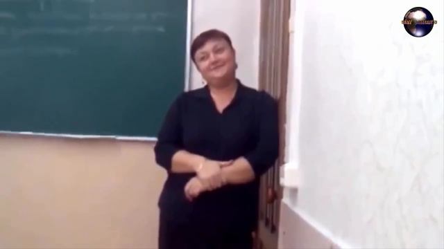 Учительница жжет! Огромная радость преподавателя по поводу захода ученика в класс! смотреть онлайн