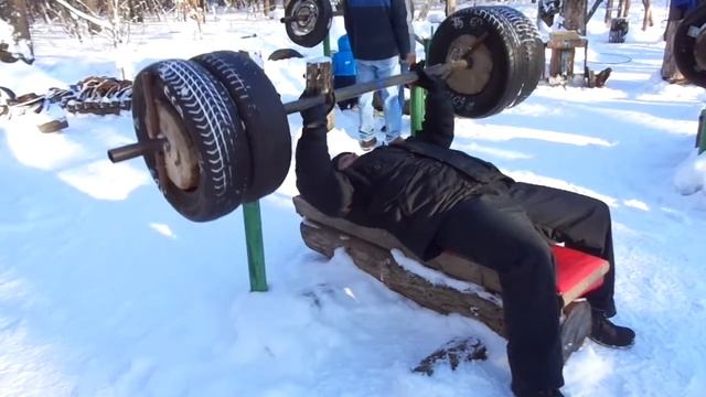 жим лёжа! где-то 70 кг мой вес 105 кг! 2020 г смотреть онлайн