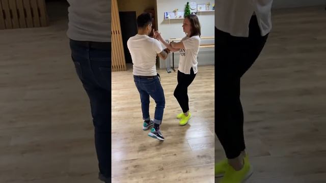 Хуан , Бачата, урок 4 смотреть онлайн