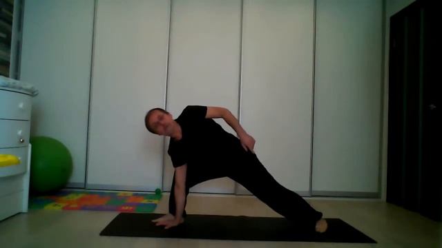 Уттхита Паршваконасана смотреть онлайн