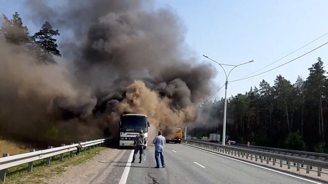 СГОРЕЛ АВТОБУС, НАЧАЛО ПУТИ ВО ВЛАДИВОСТОК АВГУСТ 2019 смотреть онлайн