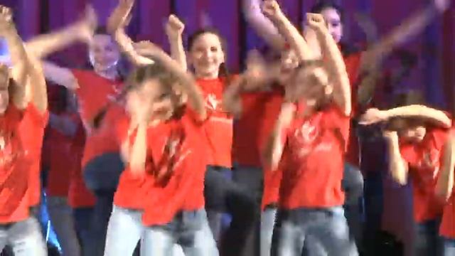 Гузель Саттарова & Творческая студия "ПРОДВИЖЕНИЕ" - "Улыбайся" смотреть онлайн