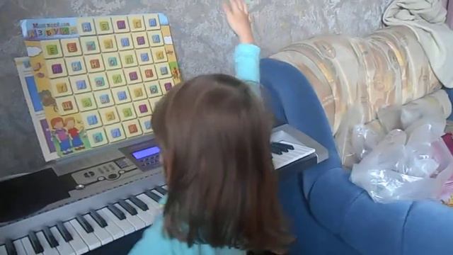 MARIA PONYPLAY ИГРАЕТ НА МИНИ ПИАНИНО||| MY LITTLE PONY смотреть онлайн