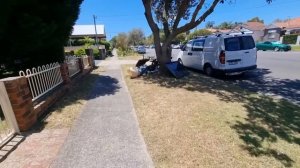 Я в шоке ! Тонну брендовых вещей выкинули на улицу ! А мы загрузили две машины.Не свалка , а бутик