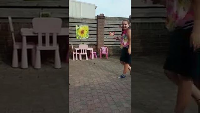 12 jarig meisje happy met mama haar laarzen смотреть онлайн