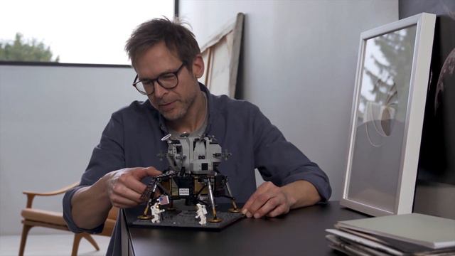 LEGO® Creator Expert 10266 - Лунен модул NASA Apollo 11 | КОМСЕД смотреть онлайн