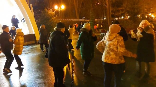 Хуторянка Танцы в парке Горького Харьков Ноябрь 2021 смотреть онлайн