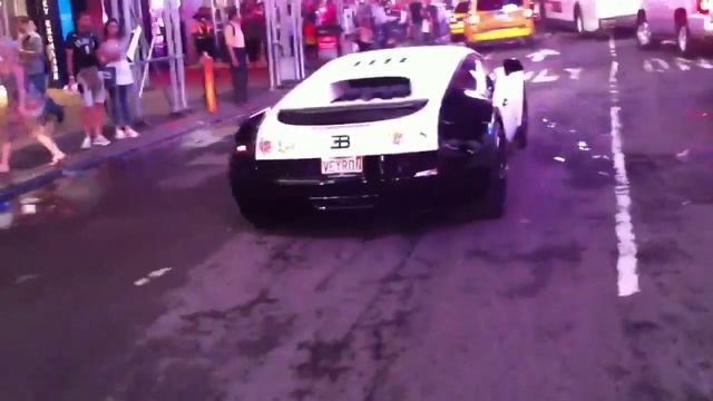 Bugatti Veyron EB 16.4 in time square nyc смотреть онлайн