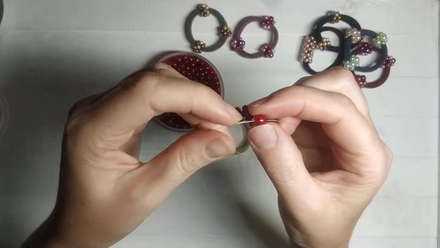 Резинки с Бусинками/Интересные резинки/Украшения на волосы для девушек/МК/ смотреть онлайн