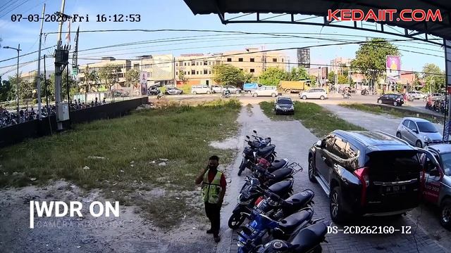 CAMERA HIKVISION DS-2CD2621G0-IZ смотреть онлайн