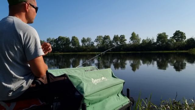 Юра Лисовский с фидером на любимой реке. Первая рыбалка на Березине в 2023. смотреть онлайн