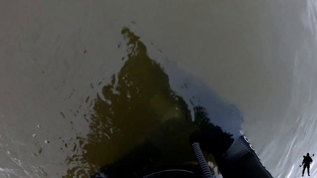 Подводный поиск с металлоискателем Minelab Equinox 800 и скубом смотреть онлайн