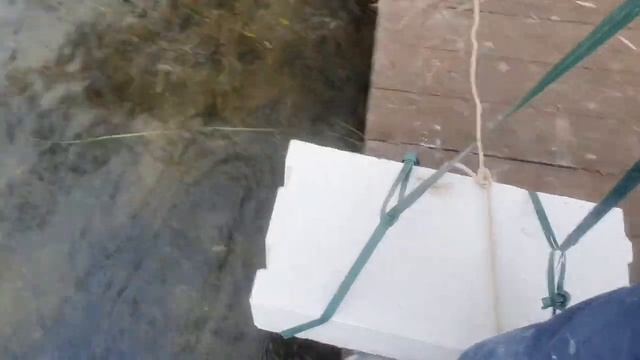 Сосед заставил проверить, плавает ли газобетонный блок в воде, Окунул его водохранилище. смотреть онлайн