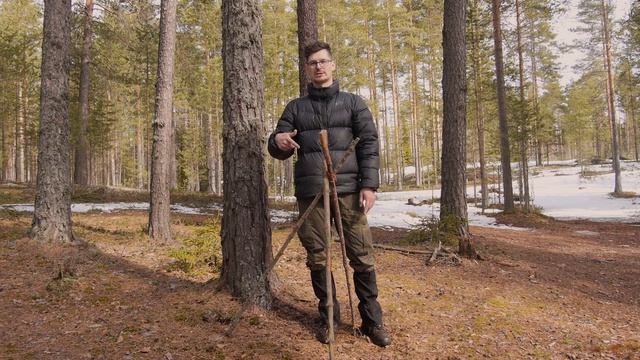 ТРЕНОГА ДЛЯ КОСТРА. Просто и быстро! #выживание #бушкрафт смотреть онлайн