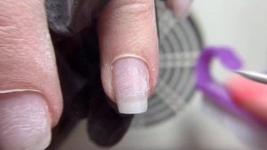 Как правильно сработать с налипшей кутикулой и не порезать ее