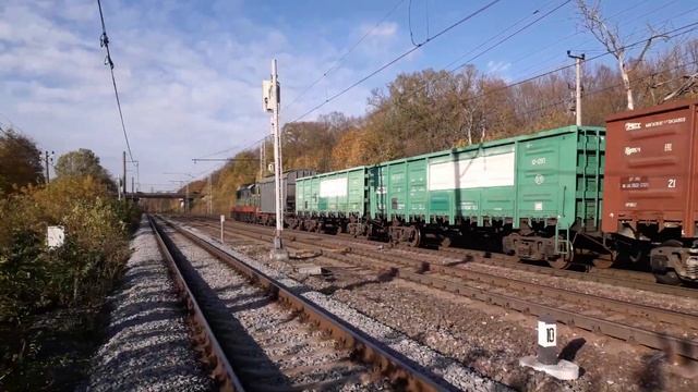 Большая скорость! ЧМЭ3-6817 с грузовым поездом смотреть онлайн