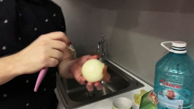 Лайфхак: Как резать лук и не реветь смотреть онлайн