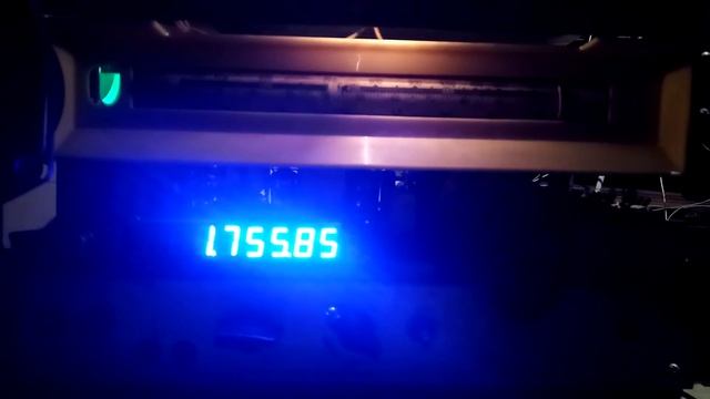 На средних волнах ещо кто-то вещает! смотреть онлайн