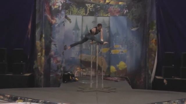 Handstand by Evgeniy Rudenko смотреть онлайн