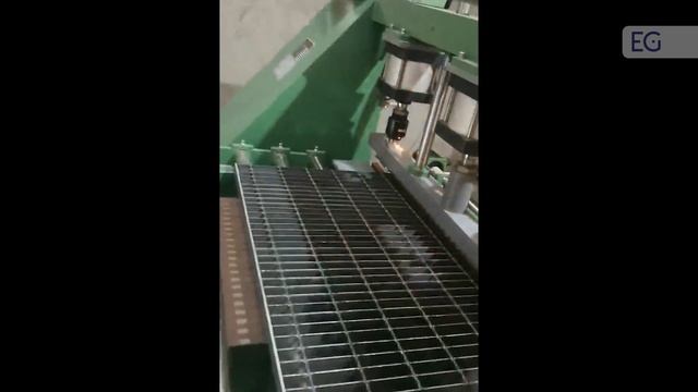 Станок для производства сварного настила DBF-150KVA2-14 смотреть онлайн