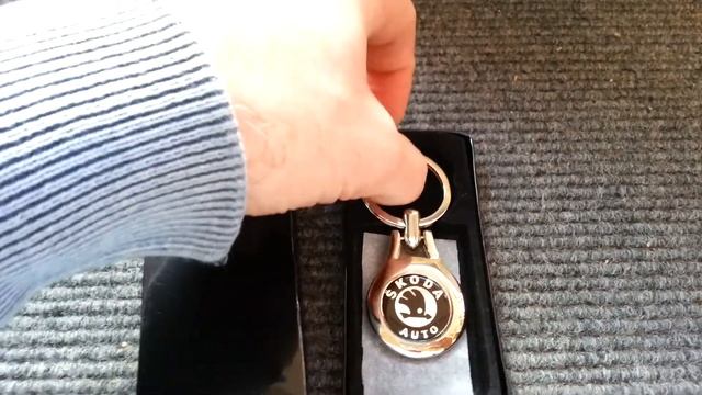 skoda chrome key ring from motorlicious.co.uk смотреть онлайн