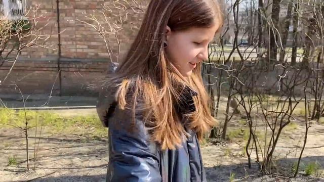 ВЛОГ Я горжусь Кирой / Странное дистанционное обучение / Тера и мама все несут домой смотреть онлайн