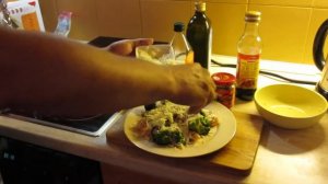 жареные броколи с лососем или горбушей семга форель сыром и оливковым маслом рецепт как приготовит