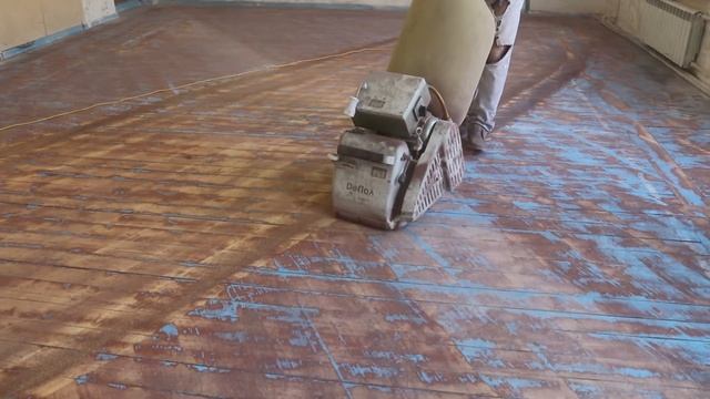 Реставрация деревянного пола | Снимаем толстый слой старой краски смотреть онлайн