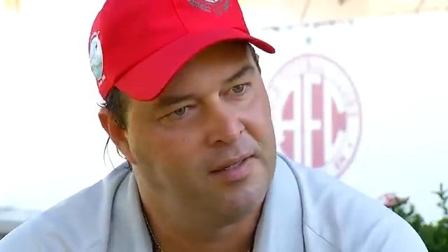 Reportagem do Centenário - Roberto Fernandes смотреть онлайн