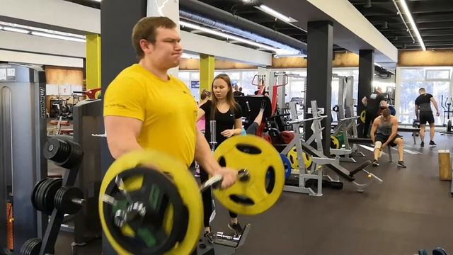 Бицепс со штангой 60кг