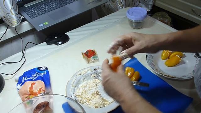 Готовлю мяса мандариновый маринаде и сыром.