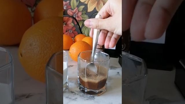 Приготовила шоколадный РАФ с карамельной крошкой! Показываю обзор кофемашины Kitfort KT-743 смотреть онлайн