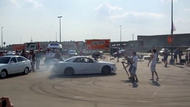 Москва 2014 Дрифт на Nissan Skyline online video cutter com смотреть онлайн