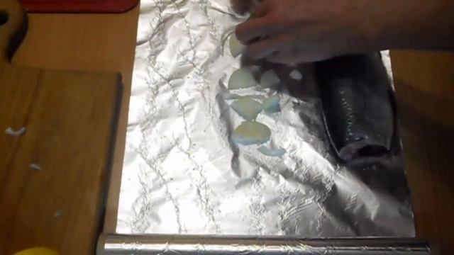 Как приготовить свежемороженую сельдь. Свежемороженая сельдь запеченная в духовке смотреть онлайн