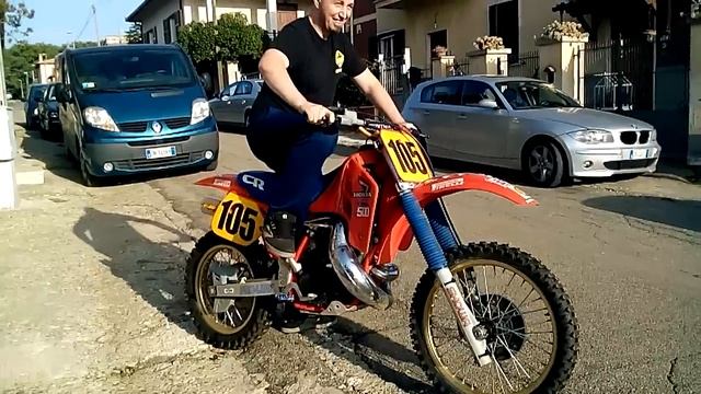 1987 CR 500 cold start with trainers смотреть онлайн
