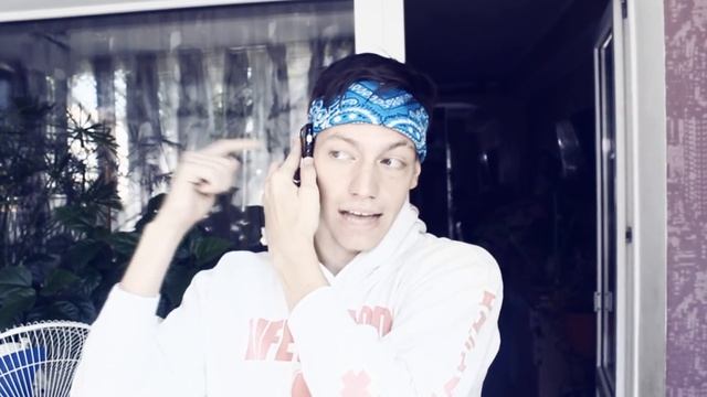 КАК НАУЧИТЬСЯ ДЕЛАТЬ ТРЮКИ В MUSICALLY.LY смотреть онлайн