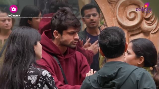 Aishwarya को Personal Comment करना पड़ गया भारी! | Bigg Boss 17